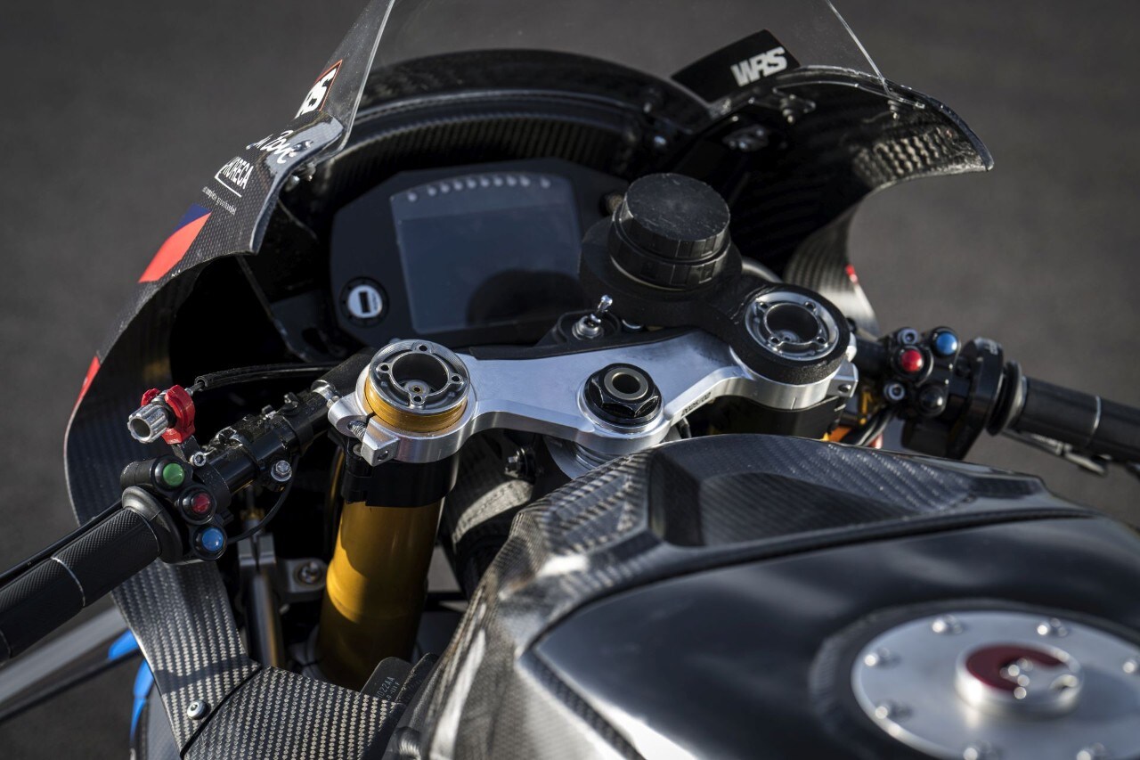 DueruoteTG #238 - Abbiamo guidato in pista la BMW che corre in SBK! 